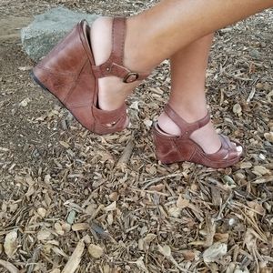 Frye leather ladies sandals 7.5